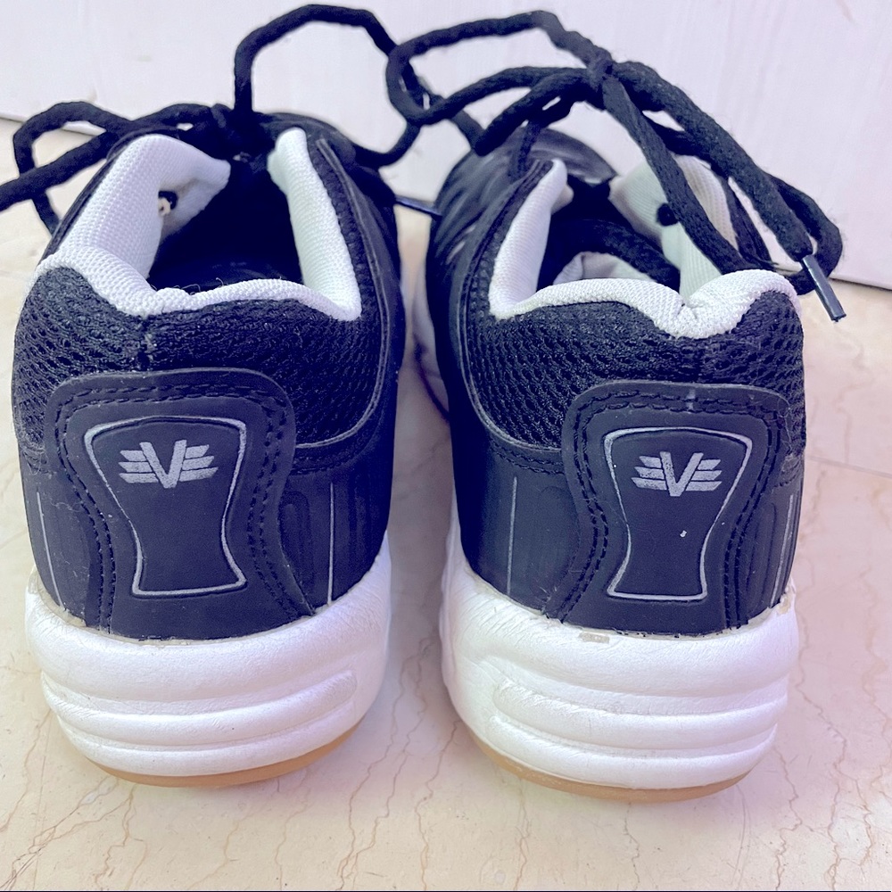 Vijayanti Badminton Shoes in Size UK 6 black colour - Picture 1 of 6
